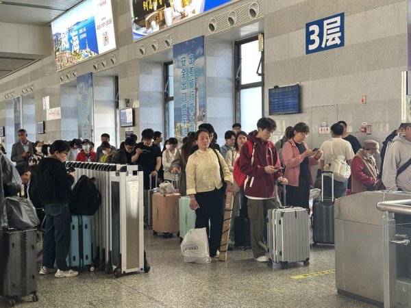 股票自己配资流程详解 五一假期威海客流呈现新特点，铁路运能与志愿服务双保障